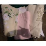 Quantity of mixed blankets and linen. P&P Group 3 (£25+VAT for the first lot and £5+VAT for