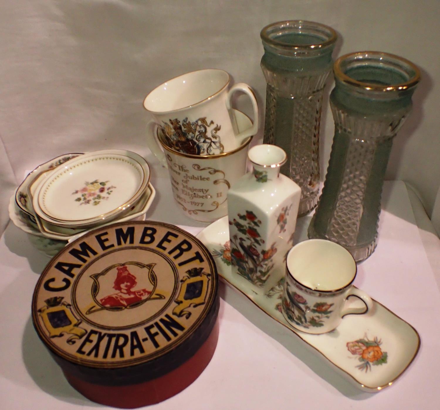 Mixed ceramics and glass including Wedgwood. Not available for in-house P&P