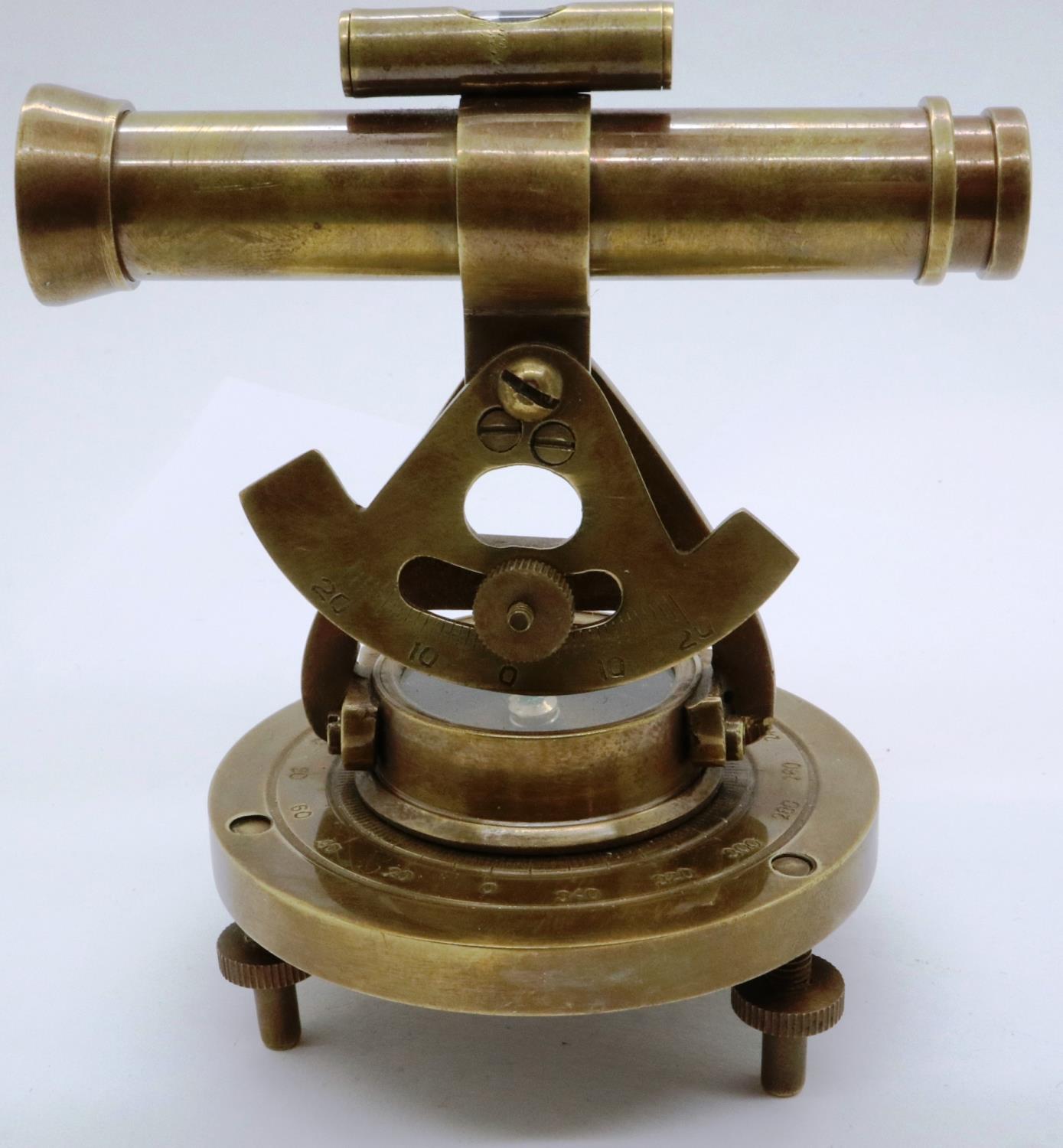 Miniature brass telescope and compass, H: 10 cm. P&P Group 2 (£18+VAT for the first lot and £3+VAT - Image 2 of 4