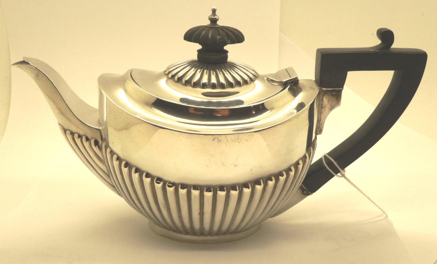 James Deakin & Sons hallmarked silver Edward VII teapot, Sheffield assay 1908, 21 x 11 cm, 222g. P&P