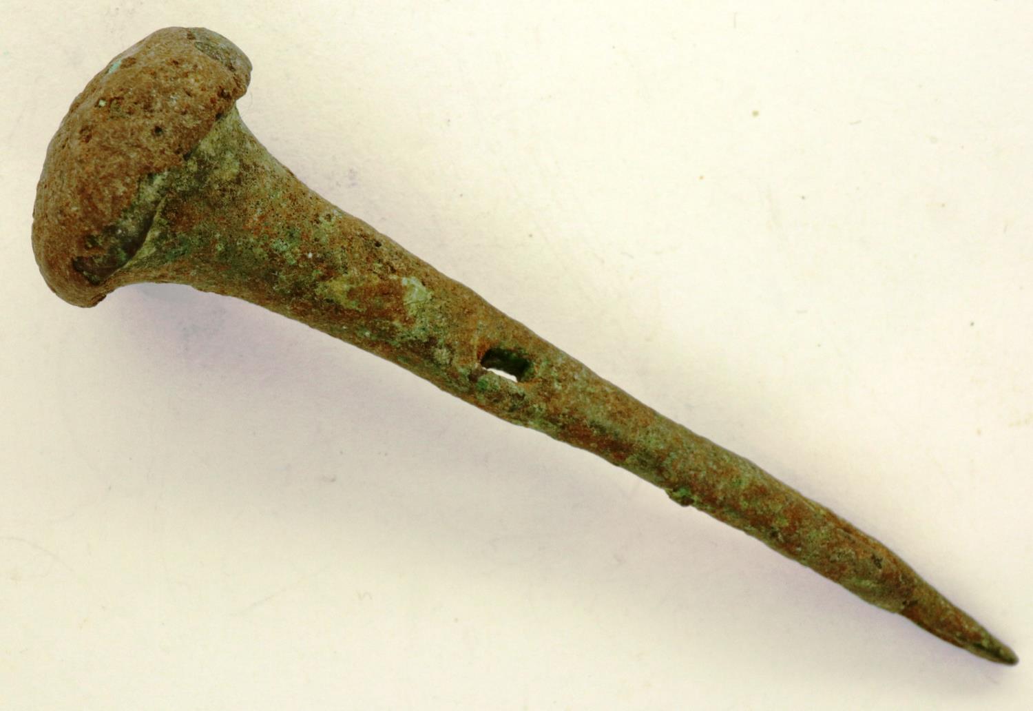 Roman Bronze Age large holding nail, L: 60 mm. P&P Group 0 (£5+VAT for the first lot and £1+VAT