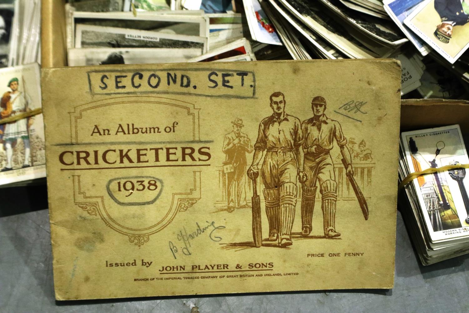 Mixed cigarette cards to include an album of Cricketers 1938. P&P Group 1 (£14+VAT for the first lot - Image 5 of 5