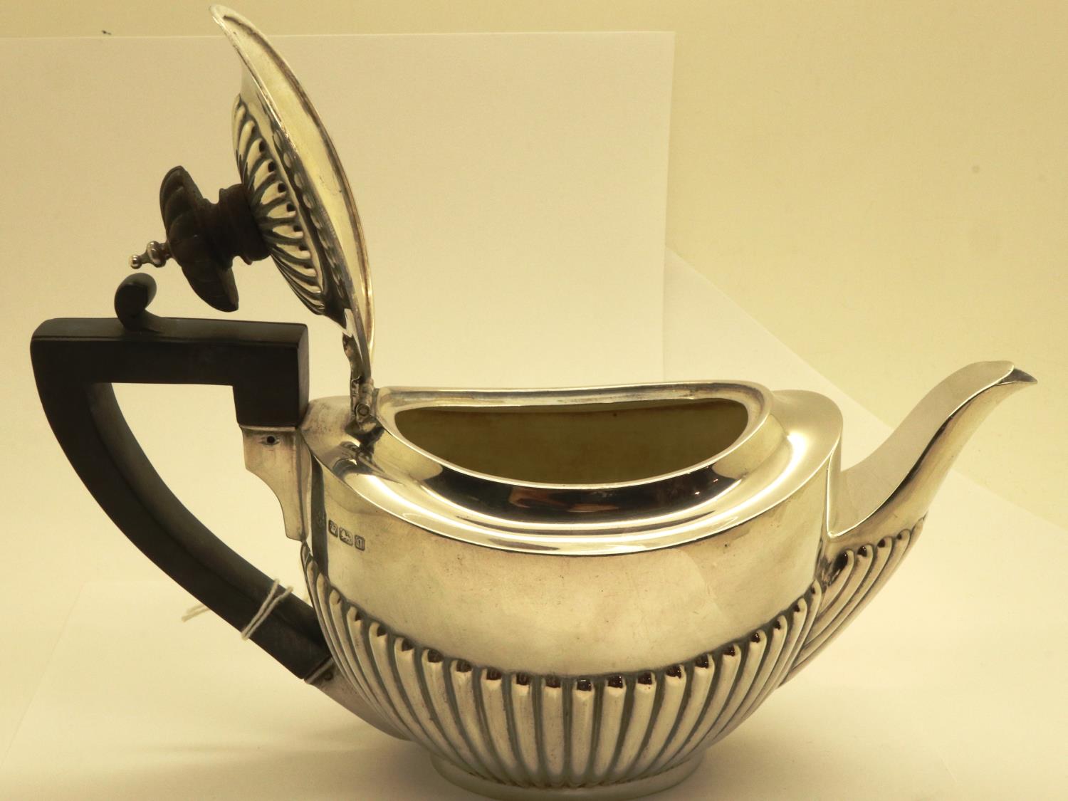 James Deakin & Sons hallmarked silver Edward VII teapot, Sheffield assay 1908, 21 x 11 cm, 222g. P&P - Image 2 of 3