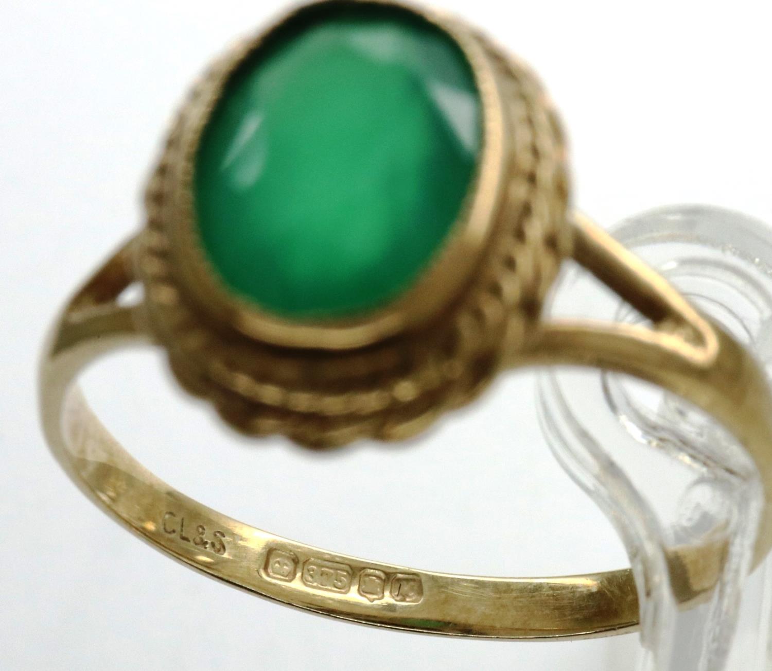 9ct gold ring set with a singular jadeite, size Q, 2.2g. P&P Group 1 (£14+VAT for the first lot - Image 3 of 3