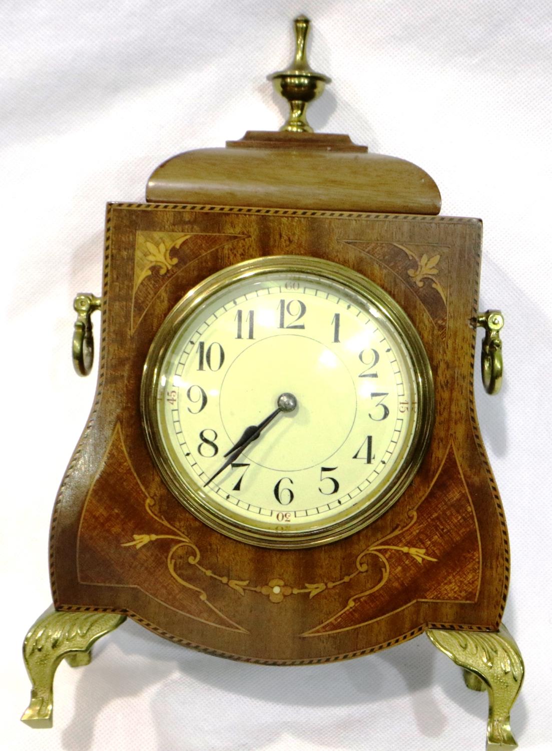 19th century Continental table clock, the case of inlaid walnut with gilt brass mounts, H: 25 cm,