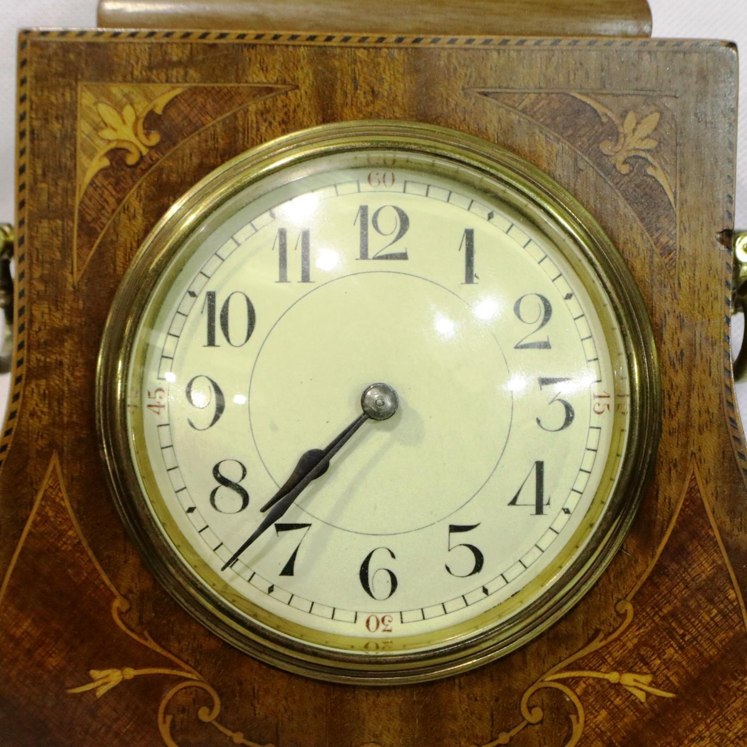 19th century Continental table clock, the case of inlaid walnut with gilt brass mounts, H: 25 cm, - Image 2 of 5