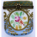Small Limoges style trinket box/case, H: 70 mm, slight wear to gilt. P&P Group 1 (£14+VAT for the