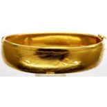 18ct gold snap bangle, D: 70 mm, 23.1g. P&P Group 1 (£14+VAT for the first lot and £1+VAT for