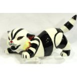 Lorna Bailey cat, Cruella, L: 17 cm, no cracks or chips. P&P Group 1 (£14+VAT for the first lot