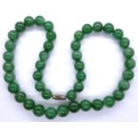 Green Jade beaded necklace, L: 50 cm. P&P Group 1 (£14+VAT for the first lot and £1+VAT for