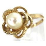9ct gold ring set with a central pearl, within a pierced flower mount, size O, 2.1g. P&P Group 1 (£