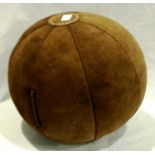 Vintage medicine training ball. P&P Group 2 (£18+VAT for the first lot and £3+VAT for subsequent