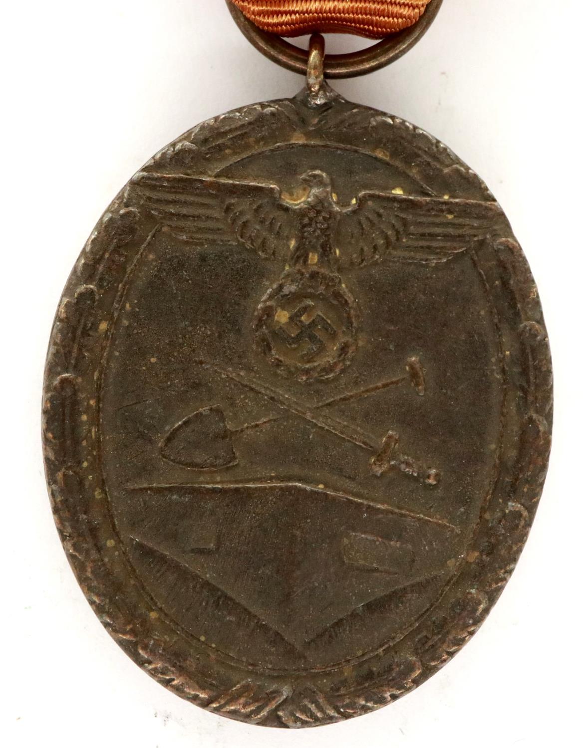 WWII German West Wall medal, awarded to those who had built or served on the Siegfried Line. P&P - Image 2 of 2