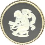 Black and white Wedgwood Jasperware brooch in a gilted mount, D: 30 mm. P&P Group 1 (£14+VAT for the