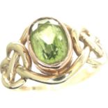 Clogau 9ct gold ring set with central peridot, 2.3g, size K. P&P Group 1 (£14+VAT for the first