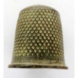 Georgian childs thimble in good condition, H: 19 mm. P&P Group 0 (£5+VAT for the first lot and £1+