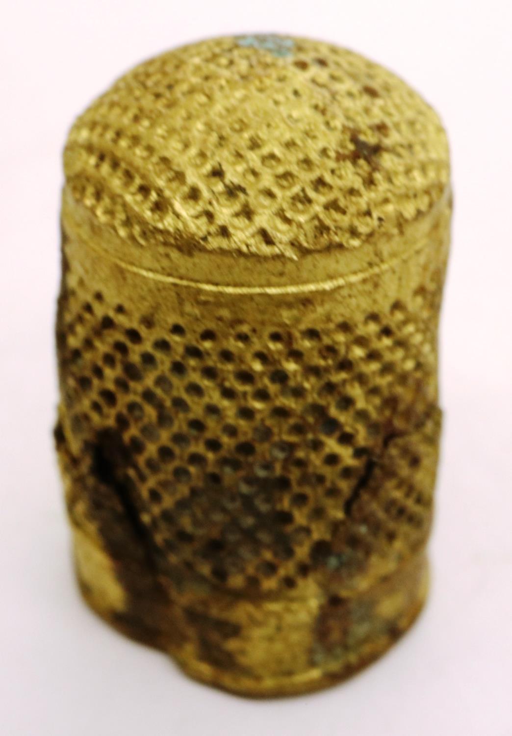 Gold plated medieval thimble, L: 20 mm. P&P Group 0 (£5+VAT for the first lot and £1+VAT for - Image 2 of 3