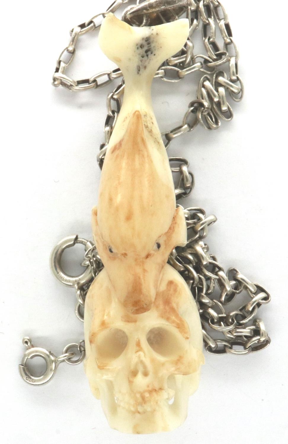 Meerschaum skull and dolphin form pendant, on a 925 silver neck chain, L: 50 cm. P&P Group 1 (£14+ - Image 2 of 4
