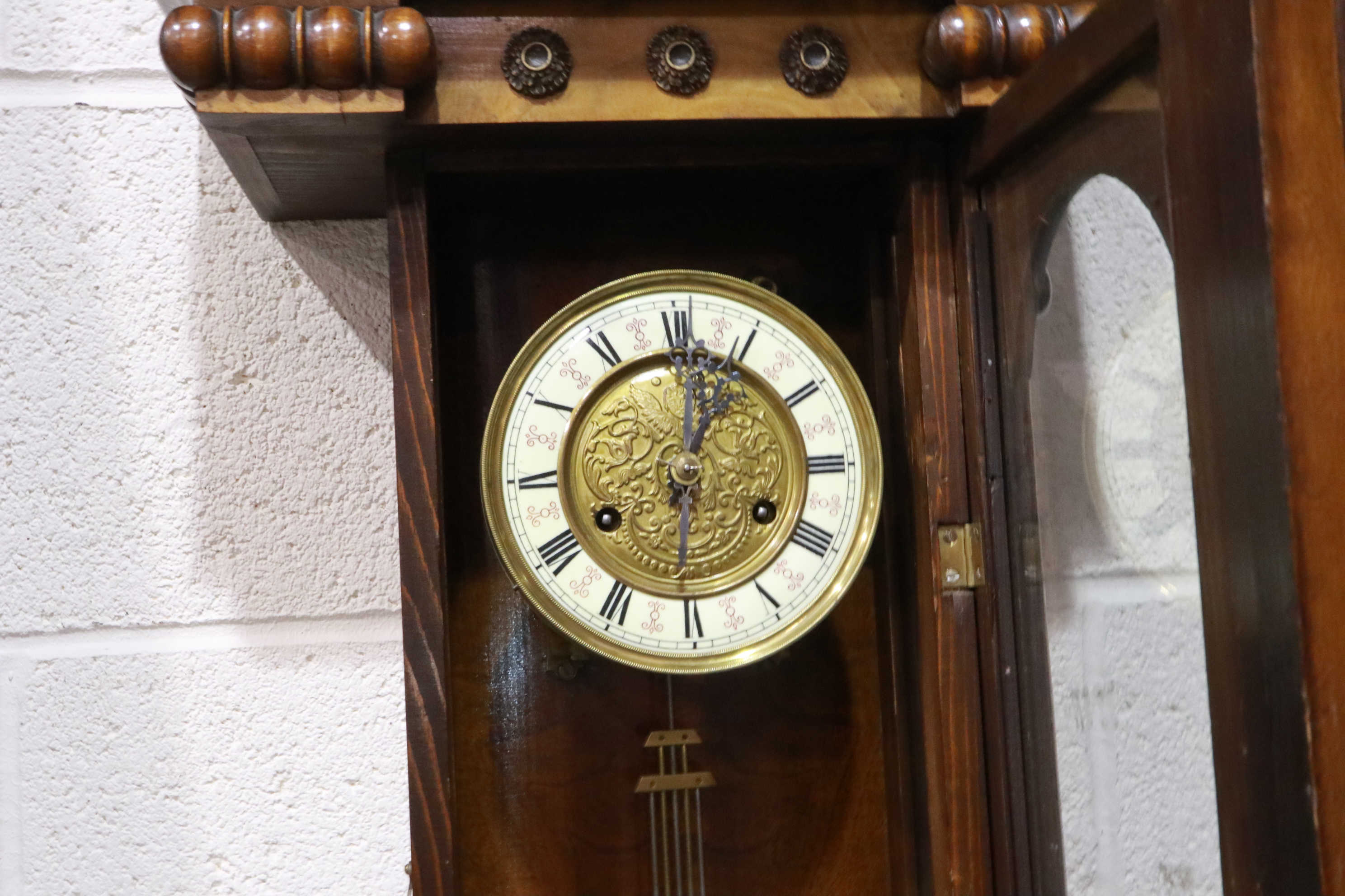 19th century walnut cased Vienna wall clock with pendulum display door, H: 105 cm. Not available for - Image 3 of 4