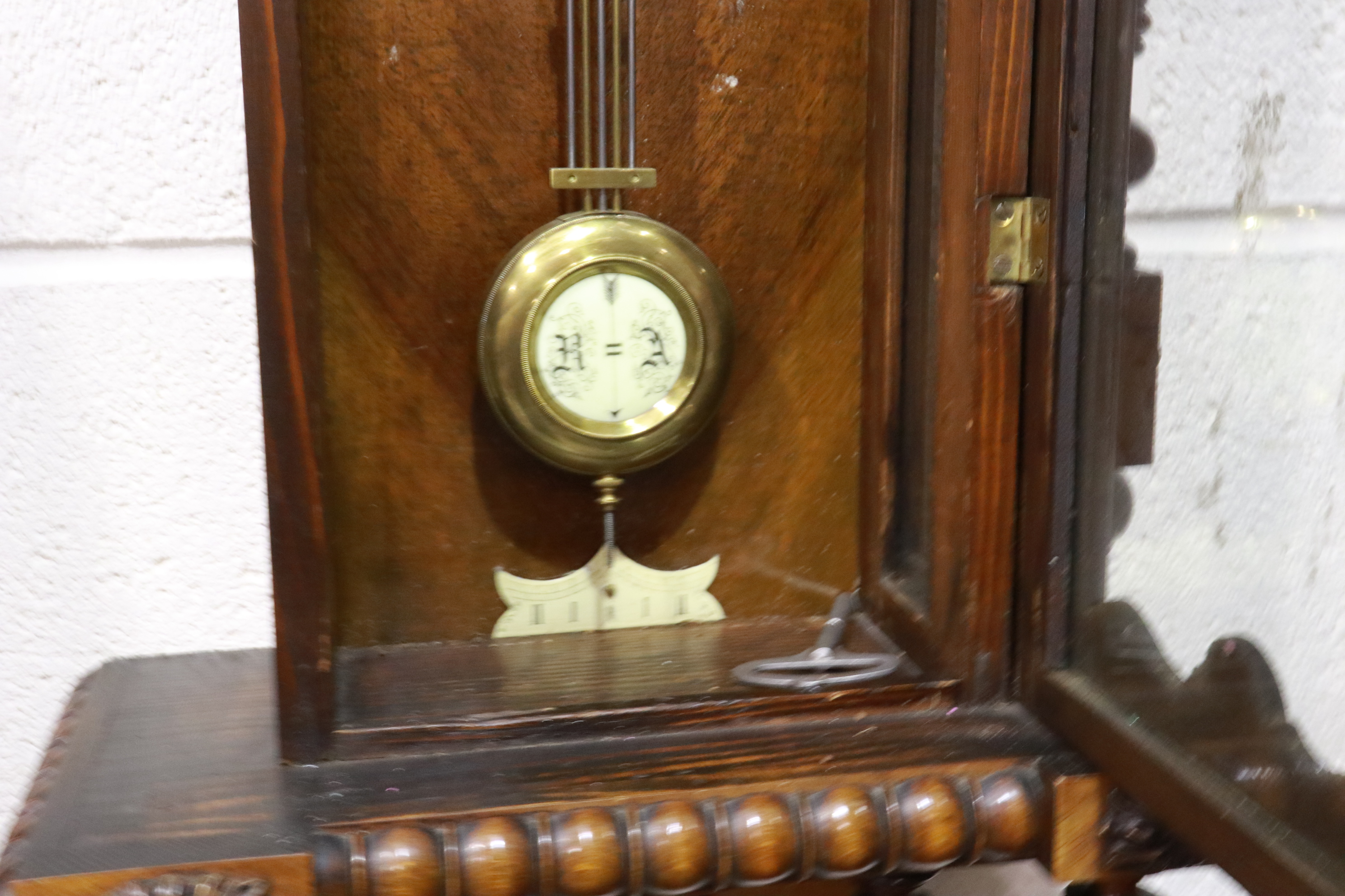 19th century walnut cased Vienna wall clock with pendulum display door, H: 105 cm. Not available for - Image 4 of 4