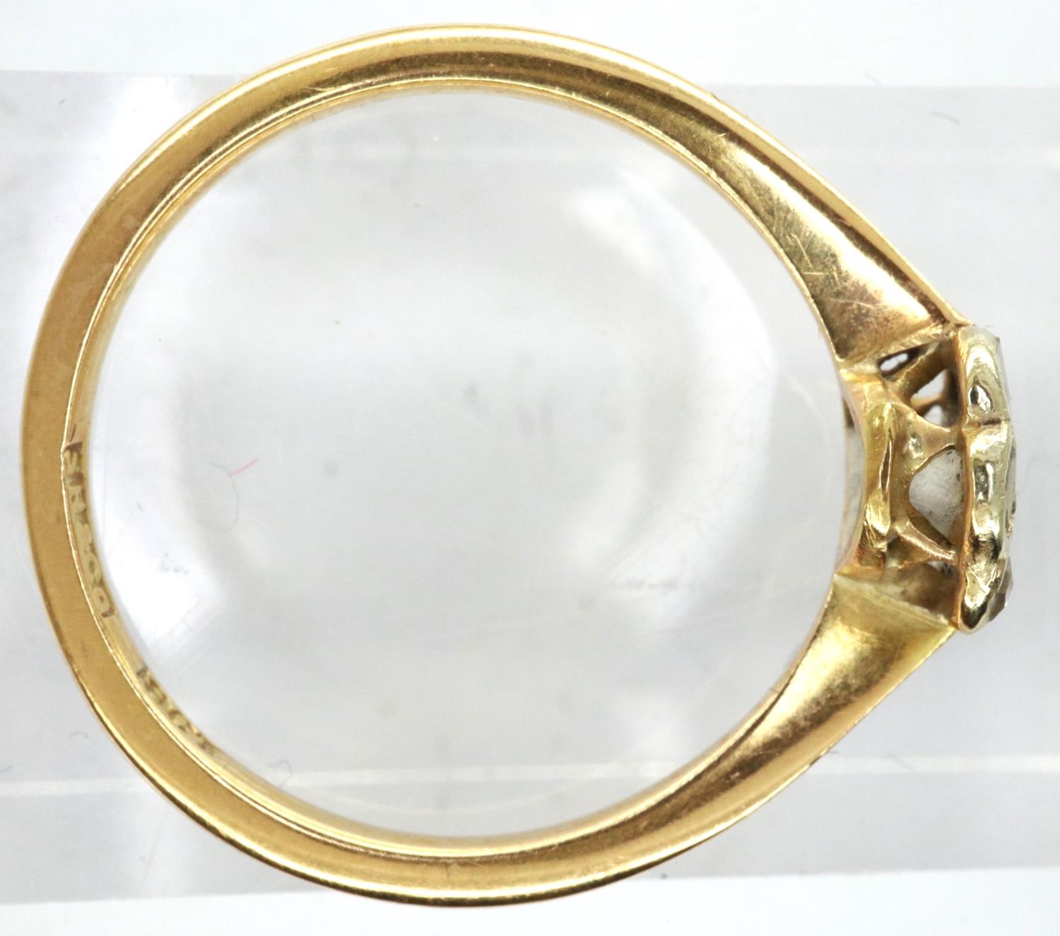 18ct gold and diamond chip daisy ring, size M, 1.9g. P&P Group 1 (£14+VAT for the first lot and £1+ - Image 2 of 3