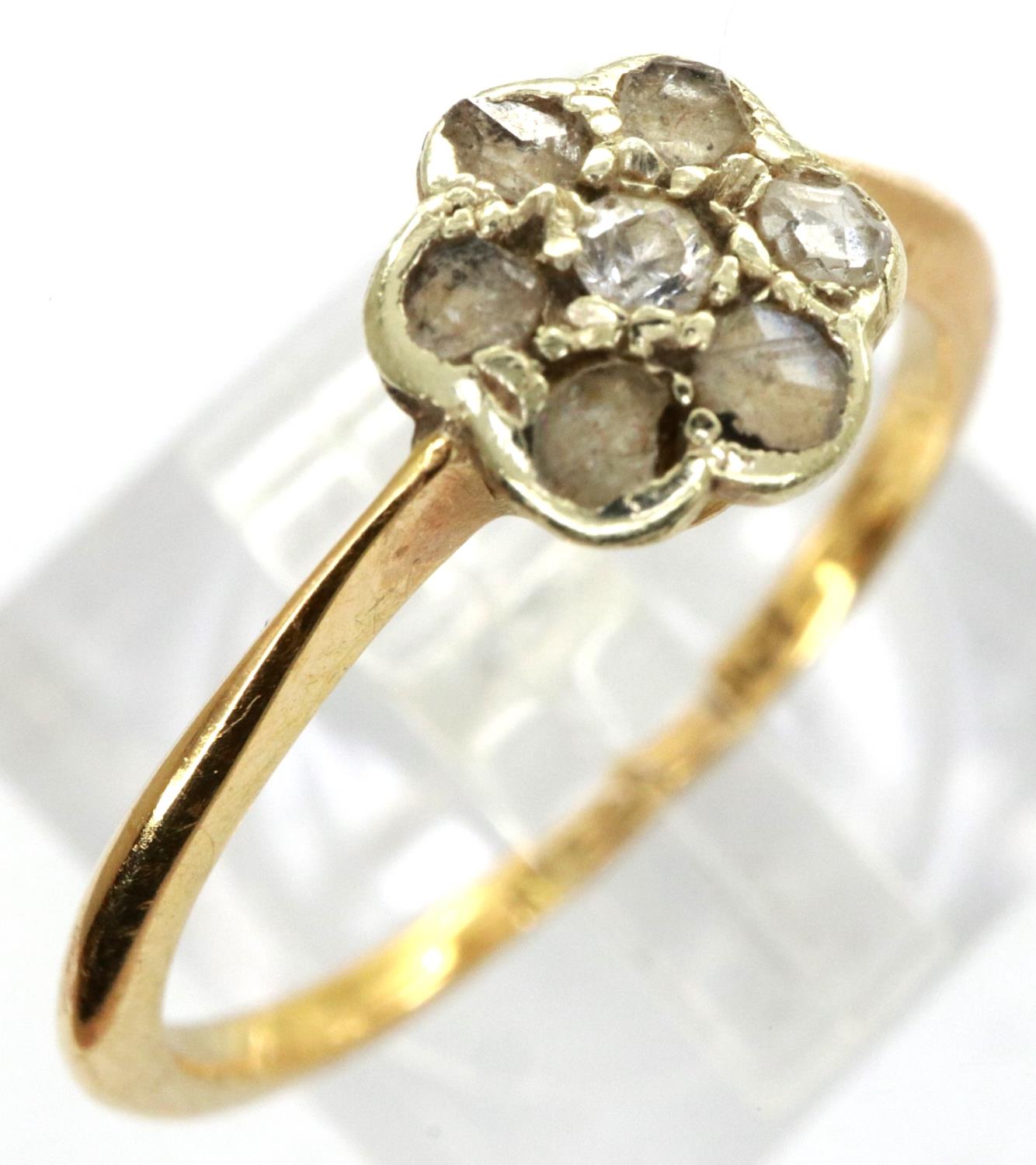 18ct gold and diamond chip daisy ring, size M, 1.9g. P&P Group 1 (£14+VAT for the first lot and £1+