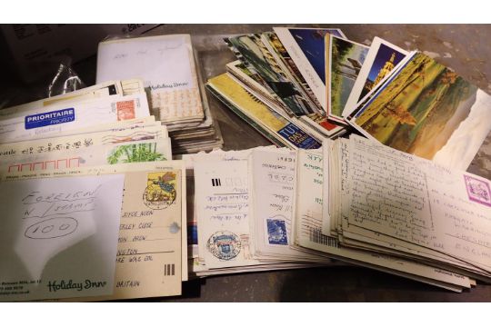 Box of foreign stamped postcards. P&P Group 2 (£18+VAT for the first lot and £3+VAT for subsequent