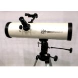 Edu Science reflector telescope f=500, D=114mm, 26mm eyepiece, with equatorial mount on tripod.