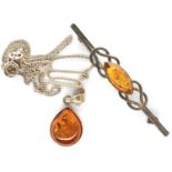 925 silver and amber pendant necklace and brooch set, boxed, chain L: 40 cm. P&P Group 1 (£14+VAT