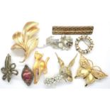 Ten 925 silver and gilt, mainly stone set brooches, largest H: 70 mm. P&P Group 1 (£14+VAT for the