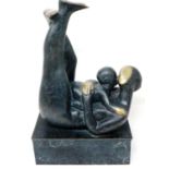 Bronze mother and child statue, H: 33 cm. P&P Group 3 (£25+VAT for the first lot and £5+VAT for