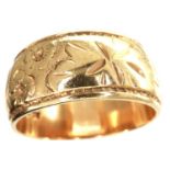 Gents 9ct gold ring, size W, 10.1g. P&P Group 1 (£14+VAT for the first lot and £1+VAT for subsequent