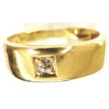 Gents 9ct gold ring set with a diamond, size Q, 2.7g. P&P Group 1 (£14+VAT for the first lot and £