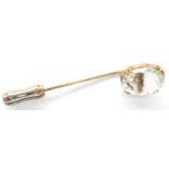 Topaz stick pin in a yellow metal mount, L: 40 mm. P&P Group 1 (£14+VAT for the first lot and £1+VAT