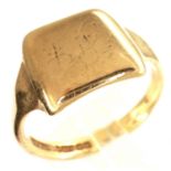 Gents 9ct gold signet ring, size V, 6.3g. P&P Group 1 (£14+VAT for the first lot and £1+VAT for