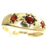 9ct gold ring set with garnets, size R, 2.2g. P&P Group 1 (£14+VAT for the first lot and £1+VAT