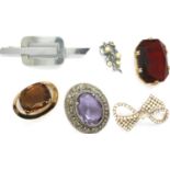 Six mixed costume jewellery brooches to include stone set examples, largest L: 90 mm. P&P Group