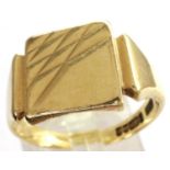 Gents 9ct gold signet ring, size S, 5.6g. P&P Group 1 (£14+VAT for the first lot and £1+VAT for