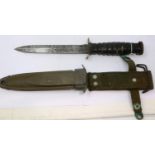WWII US 1943 fighting knife with M8A1 sheath. P&P Group 3 (£25+VAT for the first lot and £5+VAT