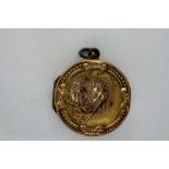 9ct gold pendant locket, H: 25 mm, 4.2g. P&P Group 1 (£14+VAT for the first lot and £1+VAT for