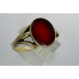 9ct gold carnelian set ring, size P, 2.3g. P&P Group 1 (£14+VAT for the first lot and £1+VAT for