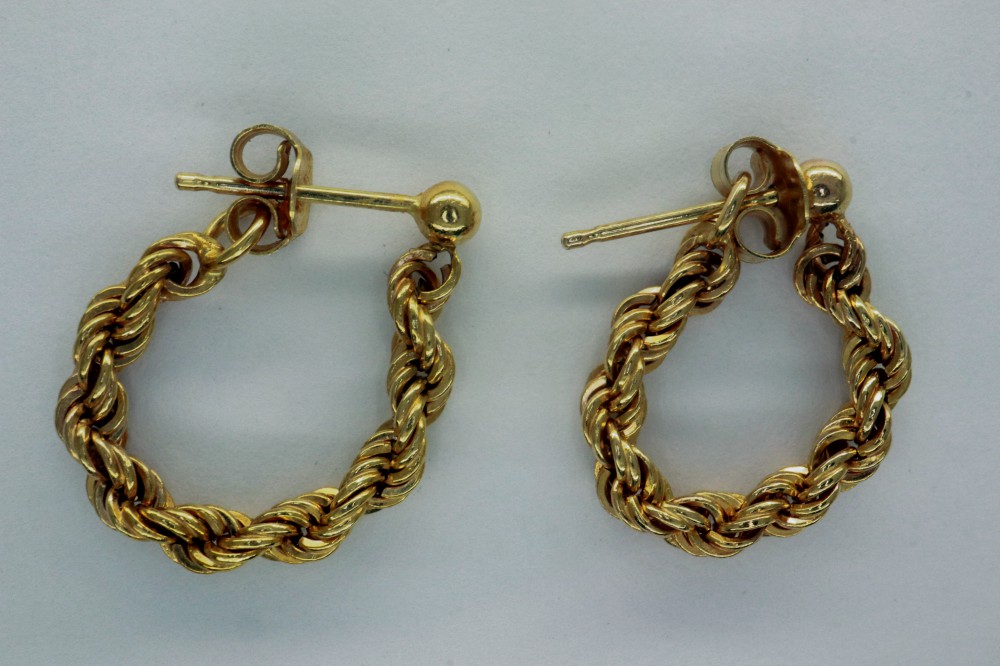 9ct gold rope form hoop earrings, 1.3g. P&P Group 1 (£14+VAT for the first lot and £1+VAT for