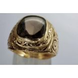 9ct gold gents signet ring, set with a faceted smokey quartz, size N/O, 6.6g. P&P Group 1 (£14+VAT