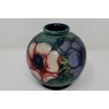 Moorcroft bulbous vase in the Anemone pattern, H: 13 cm, restoration to base. P&P Group 1 (£14+VAT