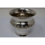 Hallmarked silver pot, London assay, H: 75 mm, 42g. P&P Group 1 (£14+VAT for the first lot and £1+