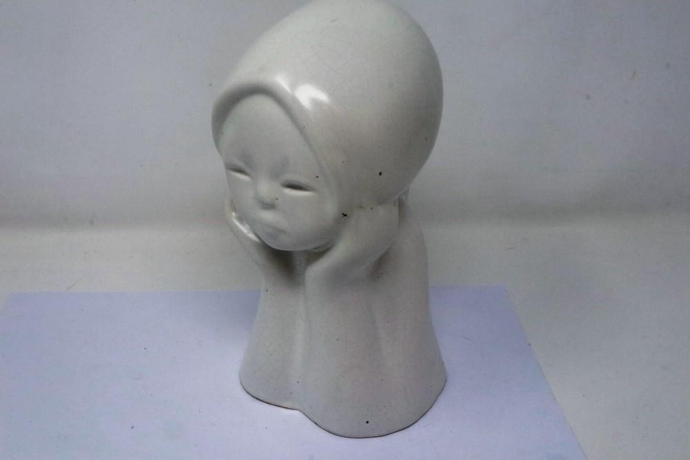 Studio design ceramic stylized head, in the manner of Rosenthal, H: 18 cm, crazing throughout and