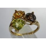 9ct gold stone set trilogy ring, size T, 2.9g. P&P Group 1 (£14+VAT for the first lot and £1+VAT for