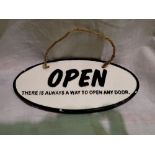 Cast iron open/closed sign, W: 15 cm. P&P Group 1 (£14+VAT for the first lot and £1+VAT for