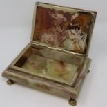 Agate jewellery box on four gold plated claw supports, 16 x 11 cm. P&P Group 1 (£14+VAT for the