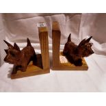 Pair of wooden Scottie dog book ends. P&P Group 1 (£14+VAT for the first lot and £1+VAT for